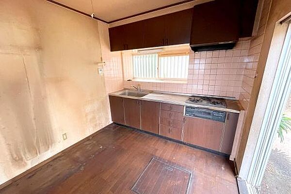 室内は痛みがございますのでリフォームが必要になります