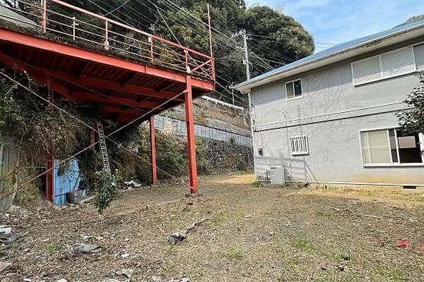 広々とした駐車場で家庭菜園やガーデニングはいかがですか