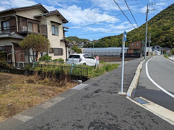 南西より