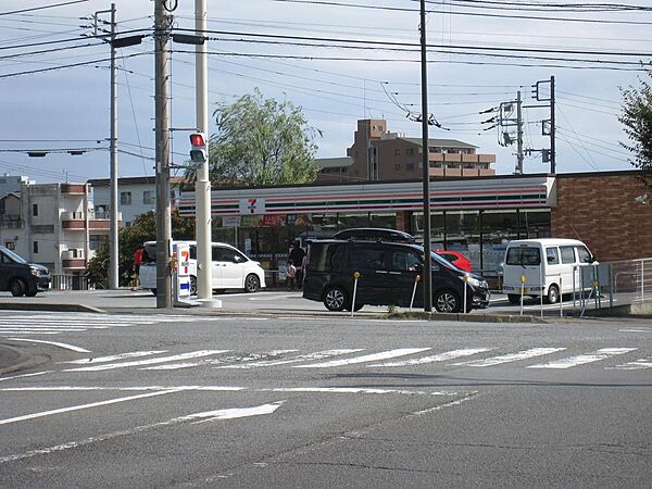 近隣コンビニまで徒歩4分。