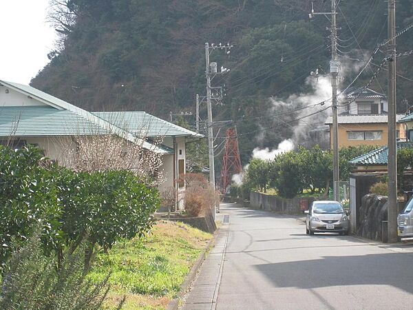 至近距離に有ります、自噴温泉源泉
