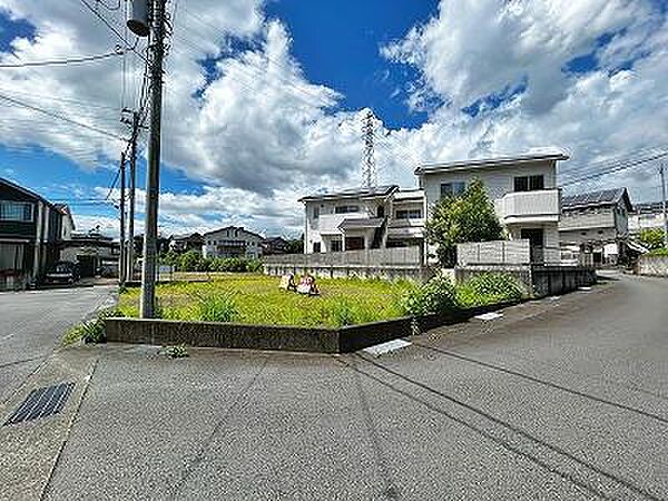 前面1区画が駐車場です。
