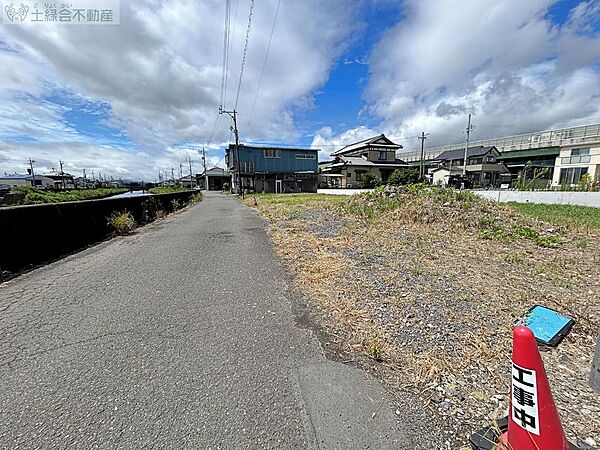2024.8.20撮影　前面道路