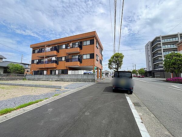 近隣商業施設充実しており、徒歩でのお買い物にも便利な立地♪
