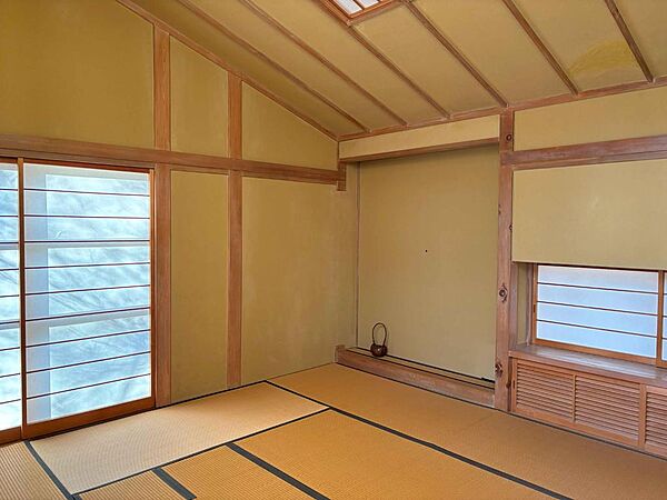 茶室　壁天井聚楽、水屋あり