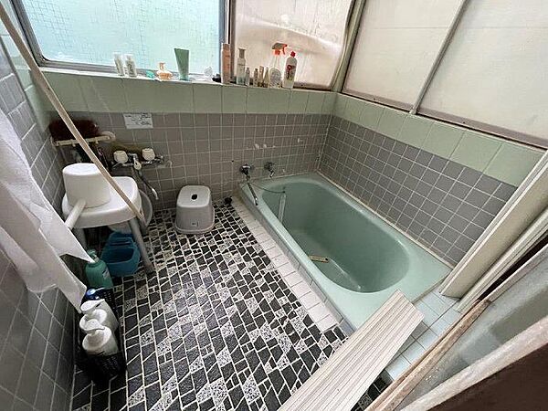 温泉引込済みの浴室　お好きな時間に温泉を満喫できます