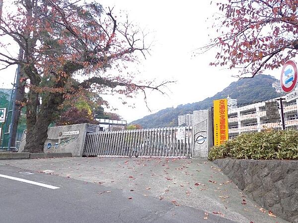熱海市立第二小学校まで約600ｍ
