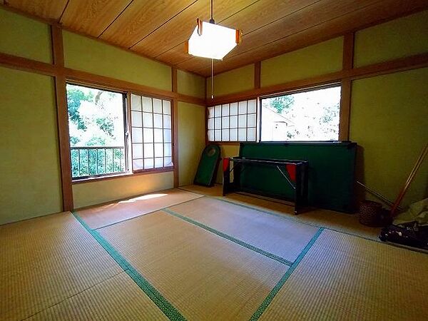 2階和室8帖　各居室2面採光