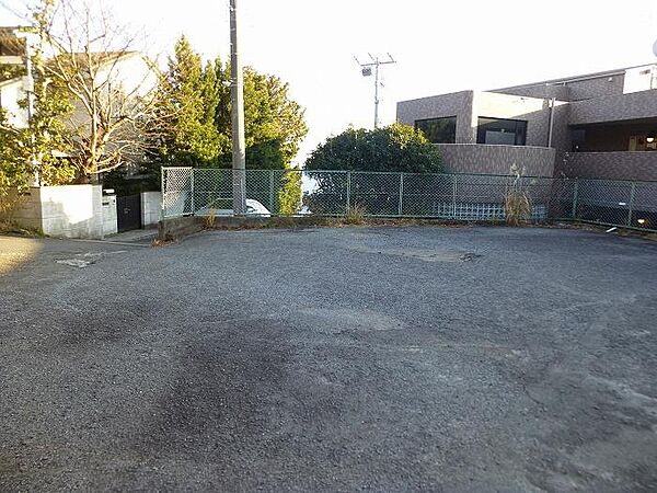 土地Ａ：約76坪の平坦な土地