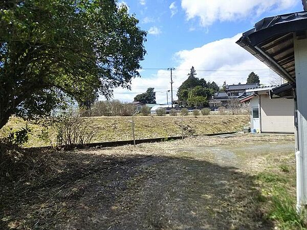 周辺に高い建物なく陽当り良好な平坦地、家庭菜園等が可能です