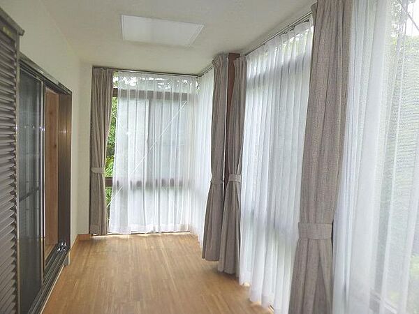 1階サンルーム　暖かな陽が差し込みます