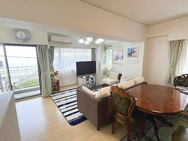 ＬＤＫ約21.4帖　窓の多い角部屋で明るく風通しの良い快適空間