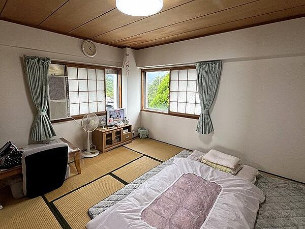 和室8帖　2面採光の和室です