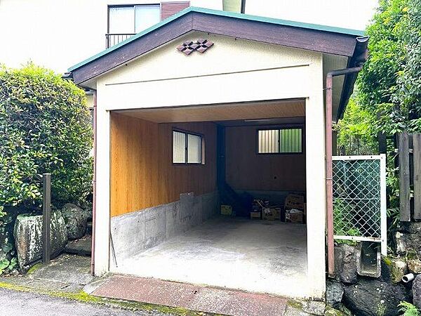 ガレージ付き　1台駐車可