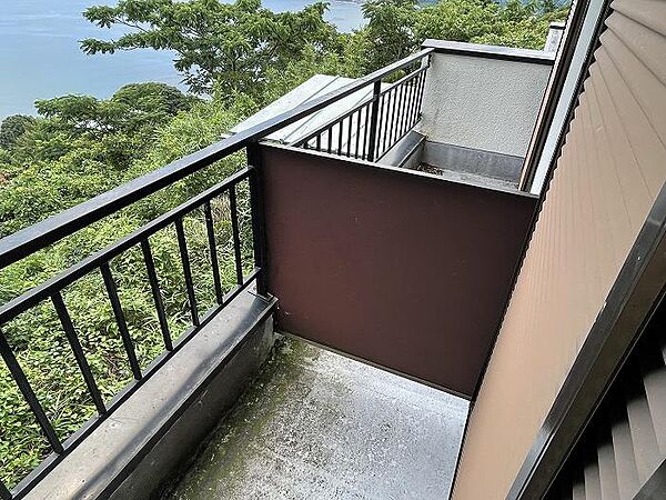 2階各居室にバルコニー付きで海の景色を楽しめます