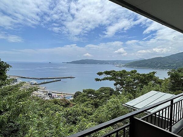 相模湾一望の開放的な眺望