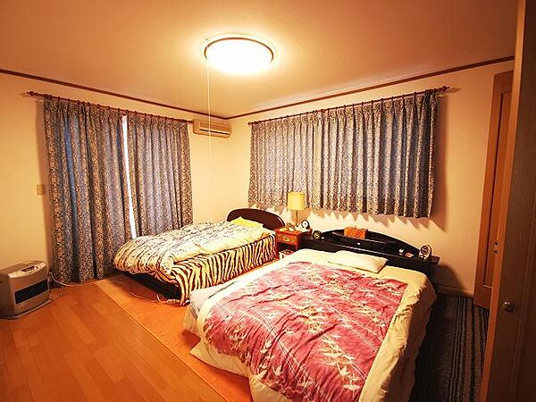 2階洋室10帖　豊富な部屋数で大人数での利用可能