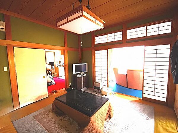 1階和室8帖　広縁付きの落ち着きある室内でゆったり寛げます