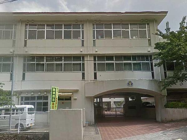 熱海市立泉小中学校まで約750m