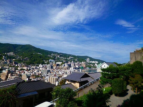 熱海市街地と海見下ろす眺望