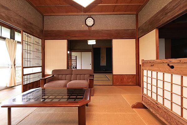 玄関横の和室　8畳