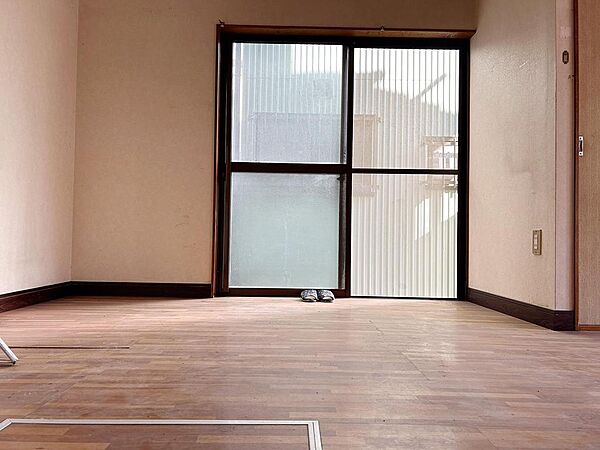 ダイニングの窓も掃き出しで風通し良好