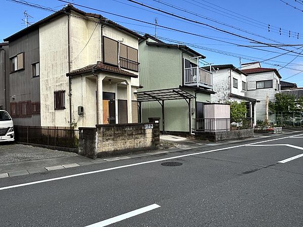 道路反対側に建物がなく視界も良好です