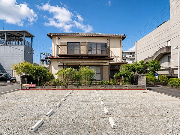 南東側、隣地は現在駐車場です