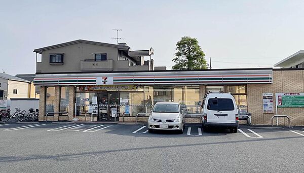 現地から徒歩4分/280m