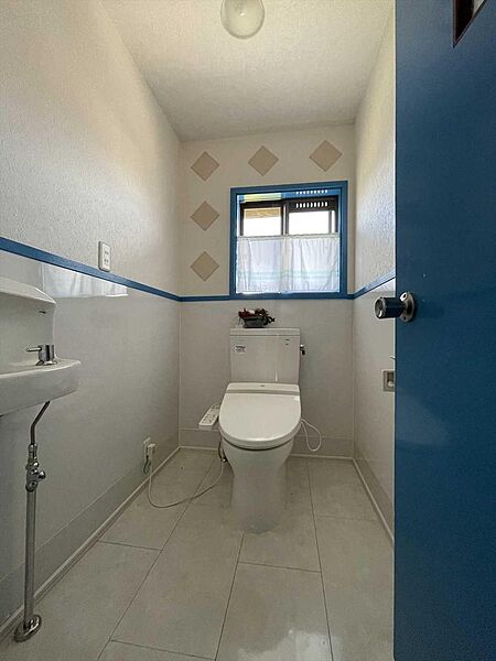 こちらは2階のトイレ。1階にもトイレがあります。