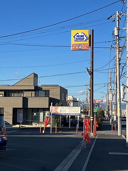 コンビニ　徒歩2分