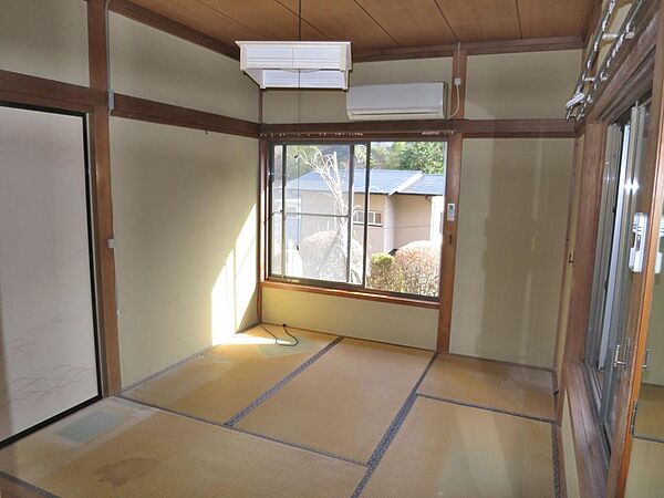 本棟、和室6帖