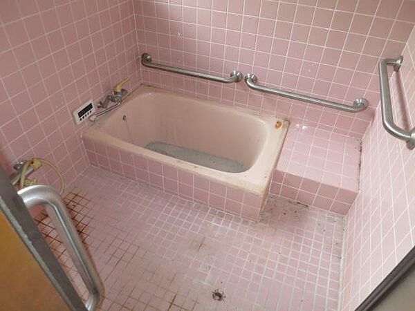 使用不可の浴室