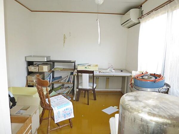 別棟の洋室