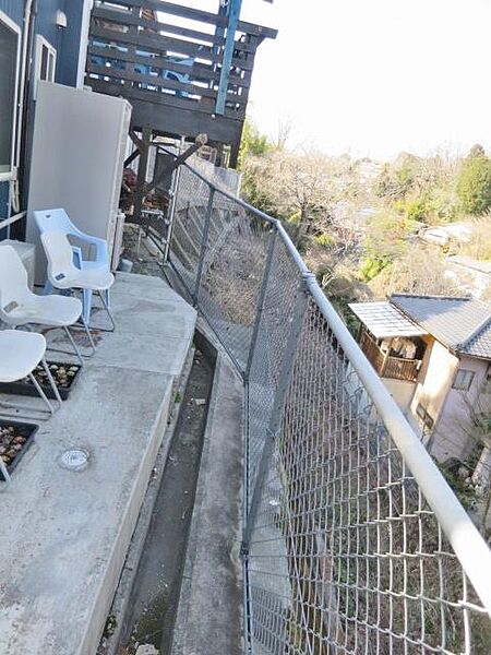 敷地裏側の静岡県が工事した擁壁