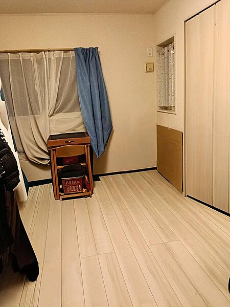 明るく落着きのある床材色