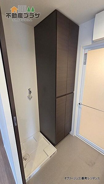 洗濯機置場の隣にはリネンボックス付きです！