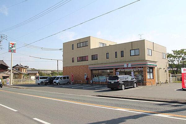 セブンイレブン磐田下野部店まで822m