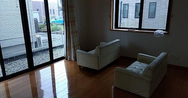 築浅オール電化中古住宅。通勤通学生活利便性良好です。車3、4台駐車可能です。