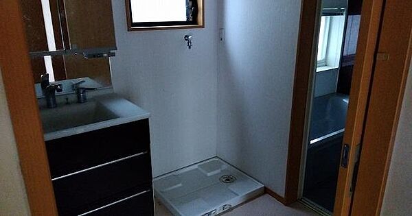 築浅オール電化中古住宅。通勤通学生活利便性良好です。車3、4台駐車可能です。
