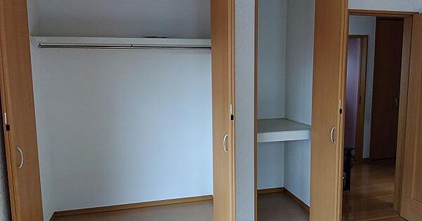 築浅オール電化中古住宅。通勤通学生活利便性良好です。車3、4台駐車可能です。