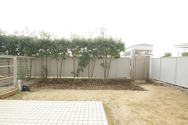 専用庭です。駿河湾奥の景勝地至近。生活利便性良好な好立地です。