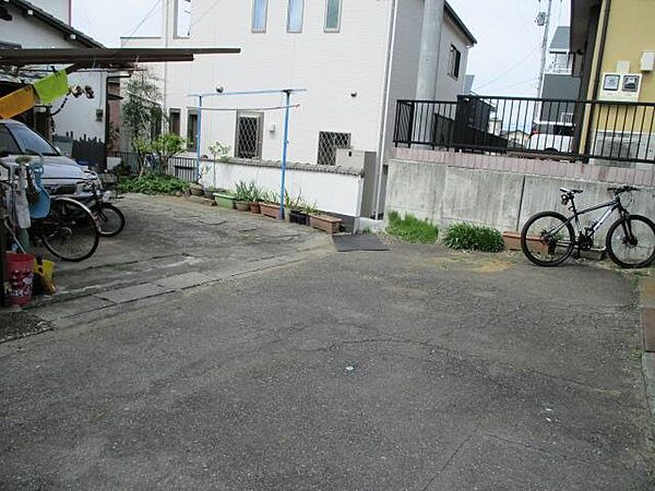 解体更地渡し。。建築条件無。。閑静な住宅街の好立地です。。生活通勤通学利便性良好。。詳しくはフリーダイヤルまでお気軽にお問合わせください。。