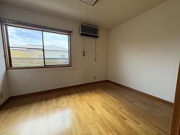 2階　中・洋室6帖