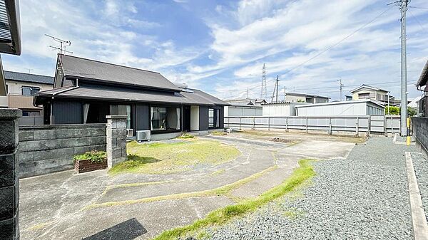 南側にスペースがあるため陽当たり良好です！？庭も広く、ＢＢＱや家庭菜園もお楽しみいただけます。