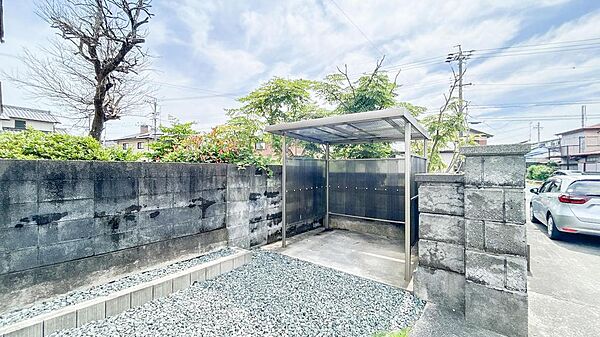 敷地には駐輪場があります