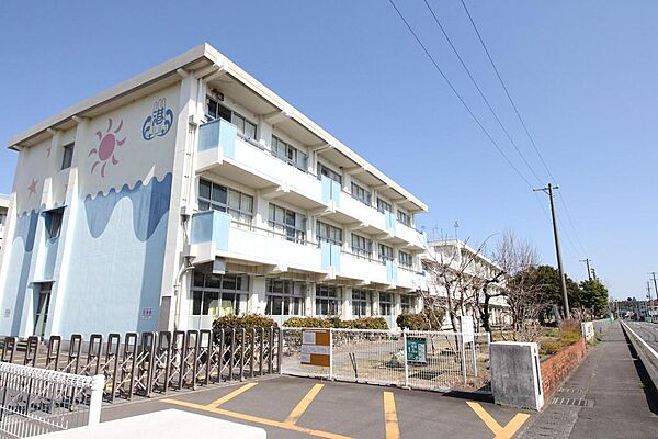 港小学校　900ｍ