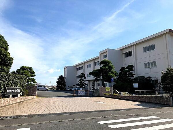 中央小