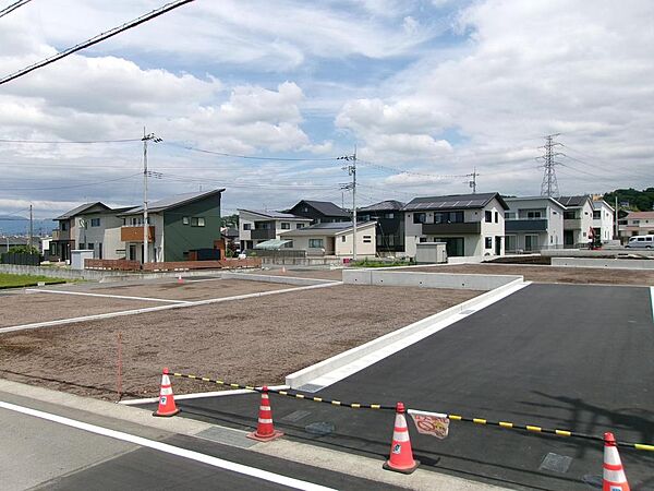 Ｎｏ．3区画の南の道路に立って北西側を向いています。