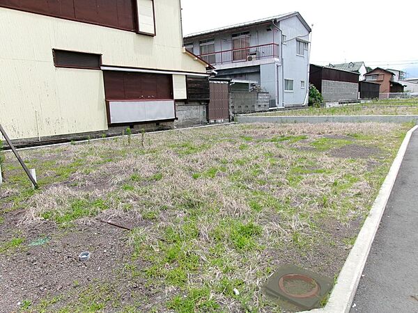 1号地の南西角側に立って北東角側を向いています。